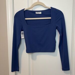 Aritzia Blue Long Sleeve Top size Small NWT